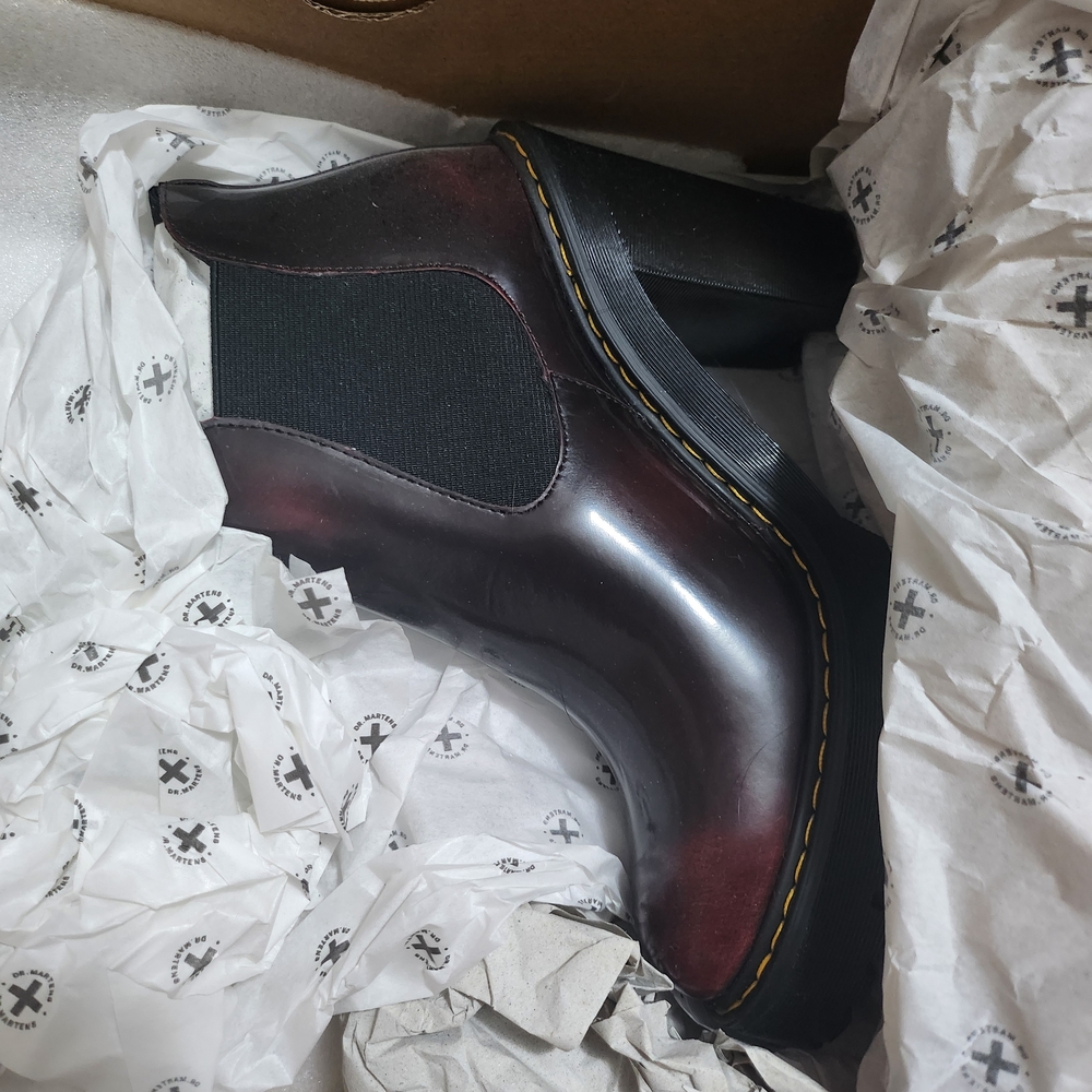 Dr. MARTENS HURSTON ARCADIA CHERRY REDB Chelsea Boots